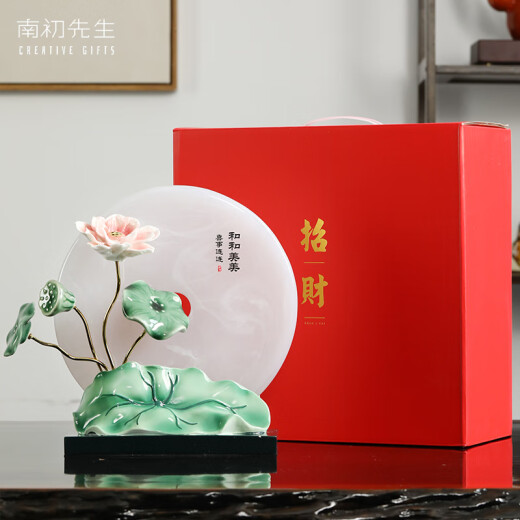 Mr. Nanchu Lotus Edredón pacífico adornos de nuevos adornos de estilo chino Crafts Room Office Ornnnnments Moving Moving Movings Jeje Moyei Peaceful Quilt es de aproximadamente 29*9*27.5cm de largo