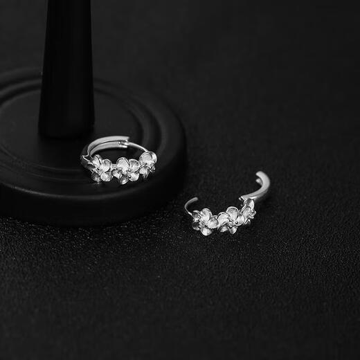 Flowers Three Flowers Earrings New Trendy Unique Niche Light Luxury High-end Earrings Versatile Earrings for Women Silver Three Flowers Earrings One Pair