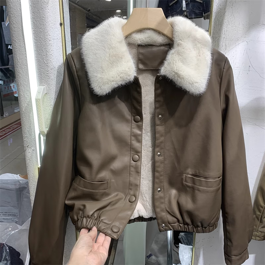 Pier Cardin kleiner großer Pelzkragen kurzer Top plus Velvet Lederjacke für Frauen europäische dicke Jacke 2025 Herbst- und Winterstil Schwarz + Pelzkragen abnehmbar plus Samt M Empfohlen 95-105Jin [Jin entspricht 0,5 kg]