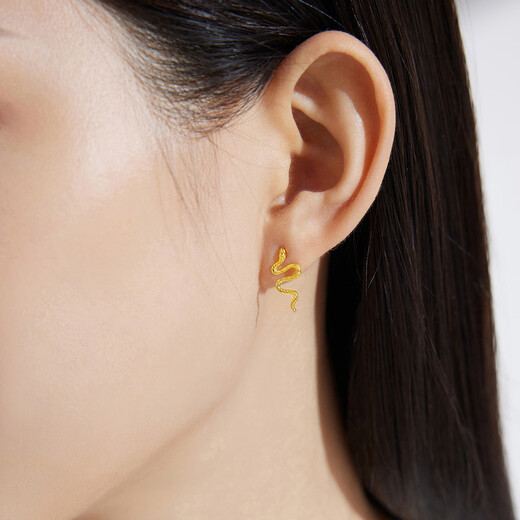 Chow Tai Fook SOINLOVE cute pet zodiac snake snake 18K gold earrings girl birthday gift VE203
