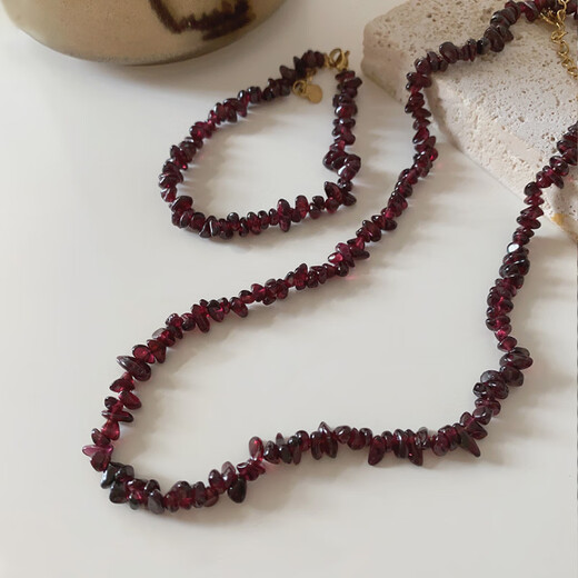 Baozha dark red garnet necklace 2024 new natural stone beaded sweater chain new Chinese style retro clavicle chain dark red necklace about 40cm+5.5cm