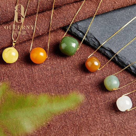 Ou Ceni 18k gold beeswax Hetian jade jasper passerby pendant clavicle chain white jade sugar jade cat's eye jasper smoke purple yellow mouth Hetian white jade A4012 comes with 925 silver chain