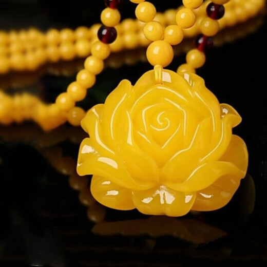 Caihe beeswax color pendant chicken fat yellow Ping An Wu Shi brand sweater chain imitation amber for men and women 1. Water drop pendant