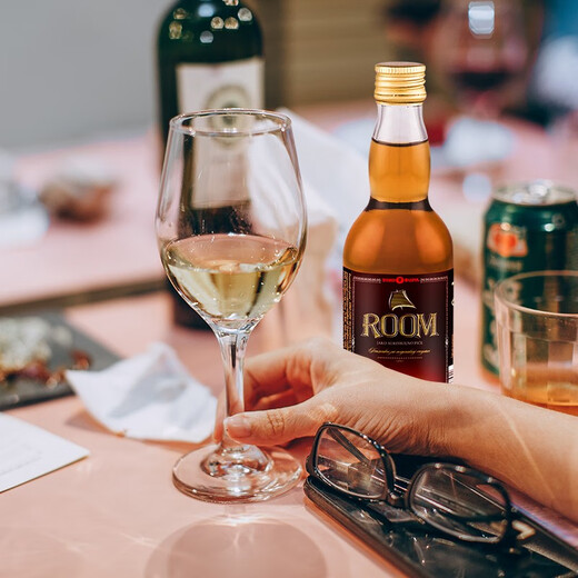 
Uranac [Serbia National Pavilion] Original imported brandy wine distilled wine vodka small bottle Room rum 100mL 1 bottle