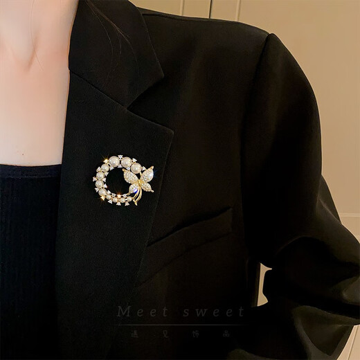 QUAMER color pearl butterfly brooch high-end women's 2023 new exquisite corsage brooch design gold
