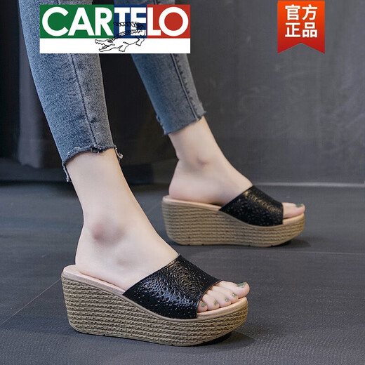 卡帝乐鳄鱼（CARTELO）高档凉拖女夏2025新款镂空坡跟一字拖真皮松糕底外穿厚底高跟拖鞋 A6210白色 35
