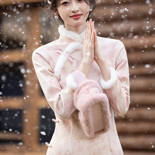 Du Yanzhi 2025 winter new style gilt silver beaded satin long cheongsam plus velvet thickened fur collar cheongsam young high-end cheongsam pink plus velvet L (165) 100-110Jin Jin equals 0.5 kg (1 meter 6 standard)