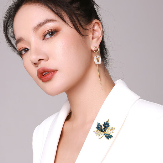 Chakra maple leaf brooch, high-end women's pin, personalized clothing accessories, versatile brooch, Mother's Day gift for mom, blue