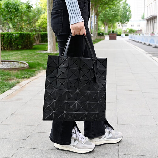 Isseymiyake Miyake Problema [Suministro directo de marca] Bolsa de mujer Luz de lujo Bag Bag Shoulse Bag Bag de NEX NUMA DE LA GUSTA AG683 43 BEIGE FROSTADO