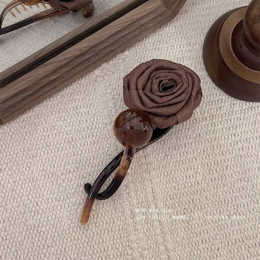 Autumn and winter Maillard dry rose bead hair clips for women, high-end twist clips on the back of the head, hair clips, hair accessories for women, hot-selling 2-piece set, 2 pieces