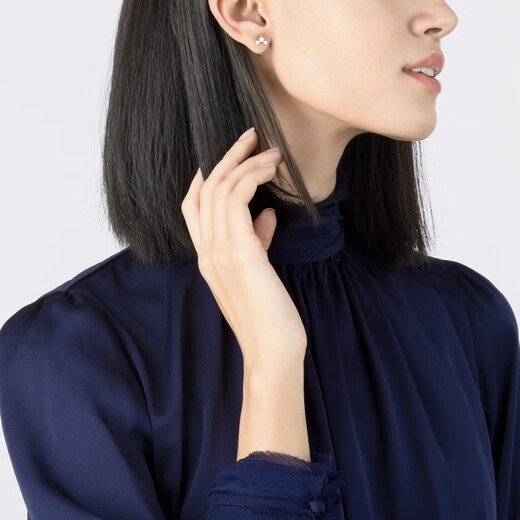 Chow Sang Sang (CHOW SANG SANG) platinum earrings star ear hook earrings platinum earrings (single side) 90042E