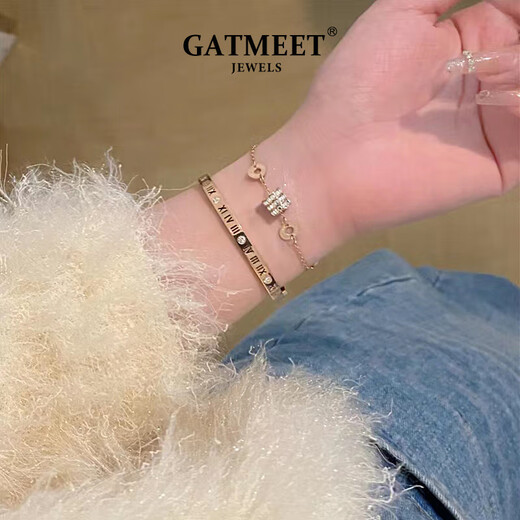 Gatmeet Roman Numerals Bracelets empilés incrustés de zirconium Slim Light Light Luxury Niche Ancient Name Bracelet Birthday Gift For Girlfriend