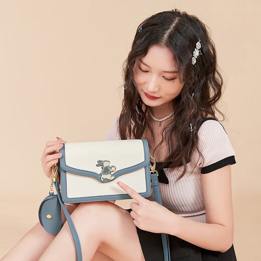 柏萨尼（PESASRIE）轻奢品牌包包女包小兔子女士单肩斜挎包真皮小方包生日跨年礼物 米白蓝-兔年限定【礼盒包装】