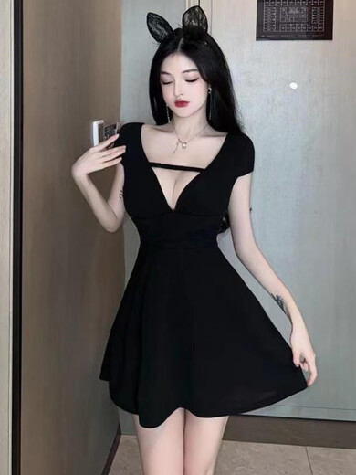 
Luzhan Chunxia Extra Large Size 300 Jin [Jin equals 0.5 kg] Fat mm nightclub style V-neck slim hot girl short-sleeved dress covering belly short skirt Black XL Recommended 120-150 Jin [Jin equals 0.5 kg]
