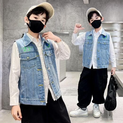 Disney (Disney) Boys Spring Vest 2024 Новый стиль среднего и крупного детей Весна и осенний жилет с красивым джинсовым жилетом мальчика 263 Green Button Printed Denim Vest 130