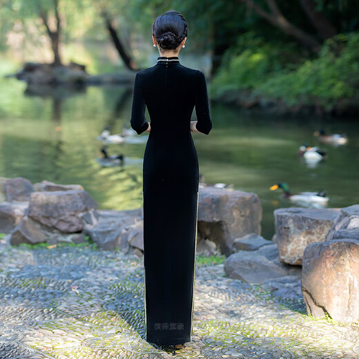 Timochi catwalk long cheongsam to ankle performance costume gold velvet 2024 high-end elegant and elegant banquet etiquette body suit purple three-quarter sleeves 3XL