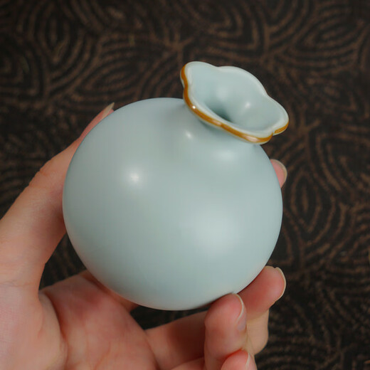 Qingdan Ru Kiln tea pet ornaments hand-held porcelain Jingdezhen fully handmade small pomegranate small pomegranate