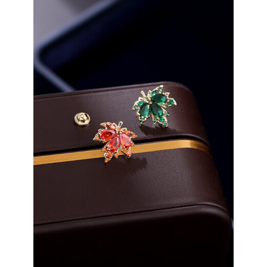 QUAMER Gold Store Autumn Maple Leaf Anti-Light Buckle Neck Decoration Silk Seamless Magnetic Brooch High-end and Exquisite Maple Leaf Red Magnetic Buckle