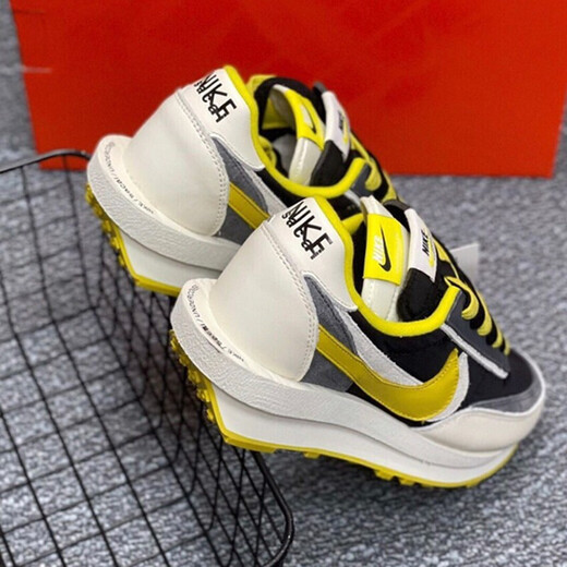 Nike (Nike) Herren- und Frauenschuhe Sacai X Vaporwaffle Drei-Parteien-Joint Dekonstruktion Sport und lässige Laufschuhe DJ4877-001 Grau, Schwarz und Gelb 38