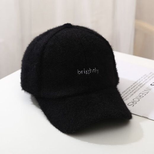 Nozhi mignon poilu automne et chapeau de baseball hiver