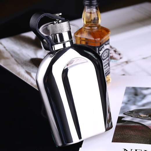 Maduro Portable Wine Bottle 304 Stainless Steel Portable Small Wine Bottle Stainless Steel Outdoor Wine Bottle 6 oz Thickened Customized Engraving