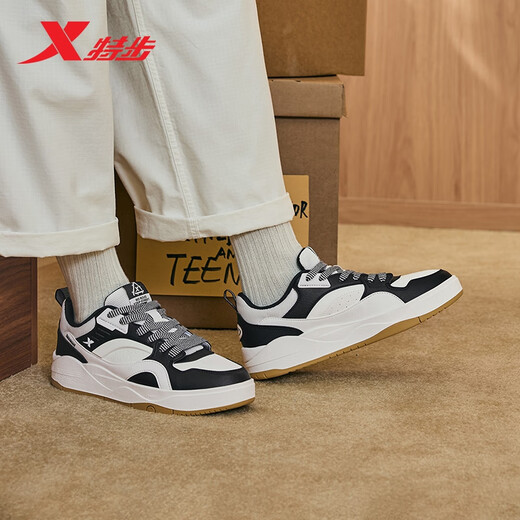 Xtep Men's Shoes Men's Yujie Winter Warm Outdoor Sports Shoes Fashionable and Versatile Black/Sail White Size 42