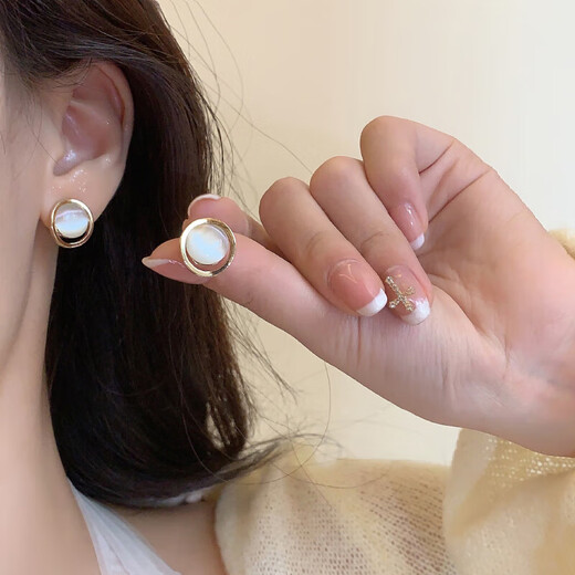 High-end light luxury round cat's eye stone earrings for women niche design unique earrings 2024 new ear jewelry gold circle cat's eye stone earrings one pair