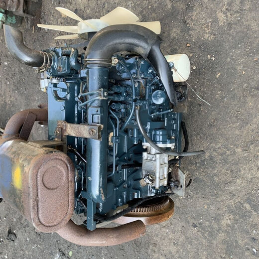 Kubota V2403 V2203 D1105 D902 D782 Moteur diesel importé 488 688 Four cylindre et accessoires