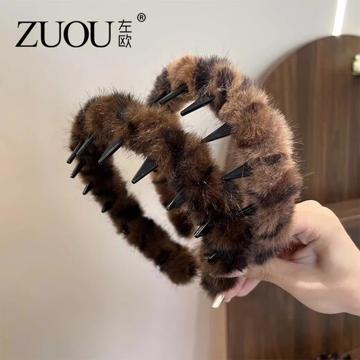 Zuoou plush hairband with toothed anti-slip hairpin for women, winter furry leopard print headband, furry hair hole headband for women, dark brown leopard print plush wavy