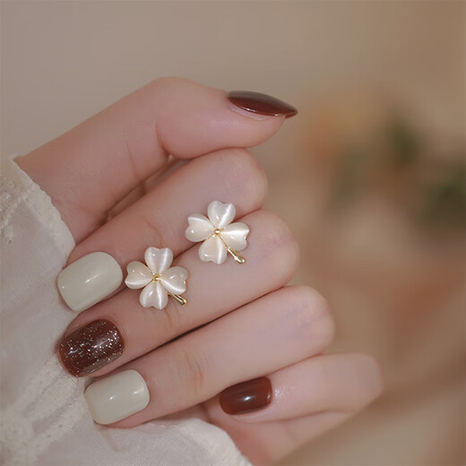 Four-leaf clover cat's eye stone earrings 2024 new temperament niche design light luxury high-end earrings for women four-leaf clover gold one pair