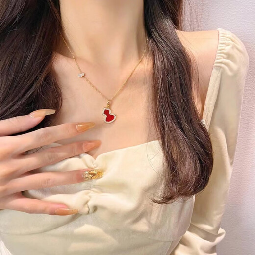 Fat Donglai's same style 18k gourd pendant 2024 new style necklace for women, simple and light luxury, internet celebrity's same style clavicle chain, carnelian