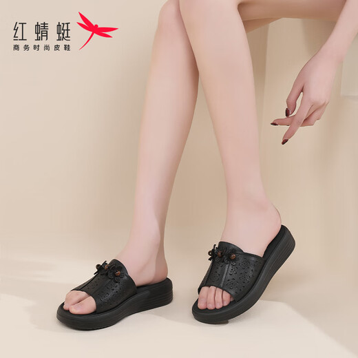 Zapatillas de libélula roja para la planta espesa de la mujer y el verano de la sola primavera y el verano de la sola de productos para el hogar para uso doméstico de mediana edad y ancianos para zapatillas de cuero al aire libre altura de tacón negro 4 cm 37
