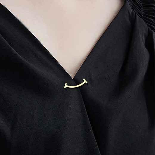 QUAMER gold store model Jian Yu summer exquisite healing smile collar anti-exposure brooch buckle design niche western style inlaid-small size-gold