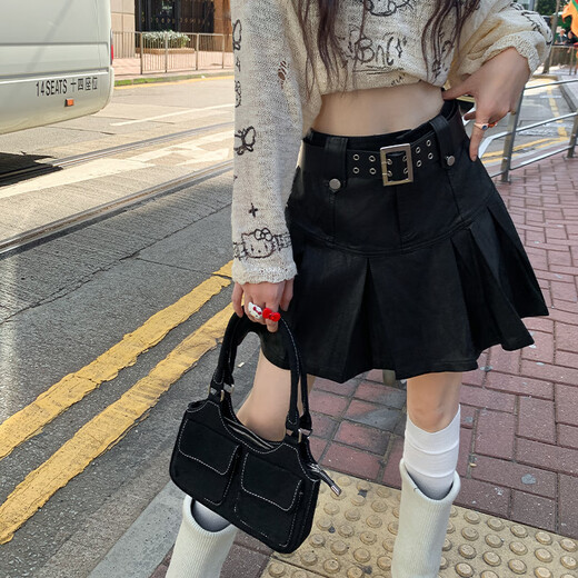 Changluzhu Jupe courte en cuir noir pour femmes, petite jupe en cuir plissée en ligne courte à taille haute hauteur 2025 printemps et automne jupe à demi-corps jupe noire courte (avec ceinture) 9926 Single Taille S