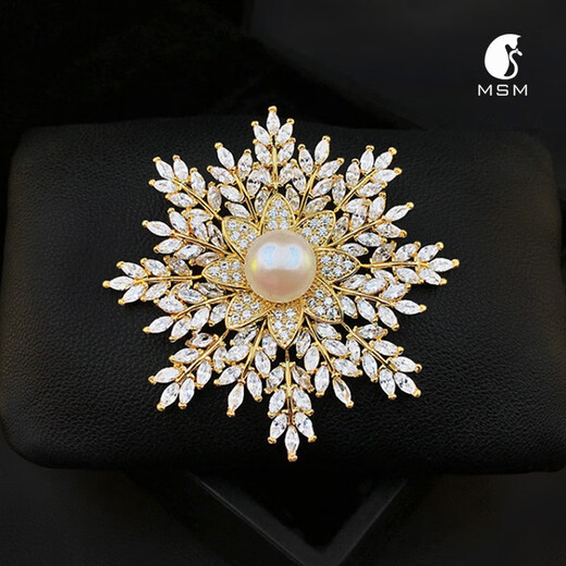 QUAMER Gold Store Freshwater Pearl Snowflake Brooch Women's High-End Temperament Fashionable Elegant Corsage Sweater Accessories