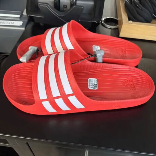 Slippers adidas Chaussures masculines Chaussures pour femmes Printemps Nouveaux pantoufles de plage décontractées sans glissement Slippées polyvalentes G15886 43 (265 mm)