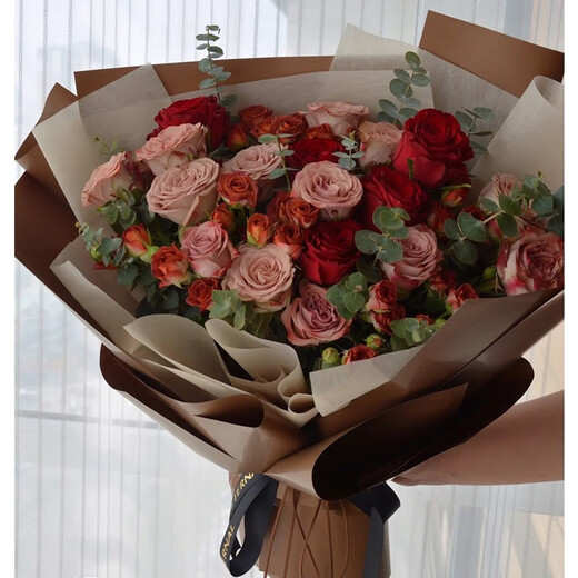 Flower love cappuccino rose bouquet delivered in the same city for friends, besties, wives and girlfriends birthday confession gifts. Gentle to you. Cappuccino chocolate bubble bouquet. Delivered in the same city. Support appointment date.