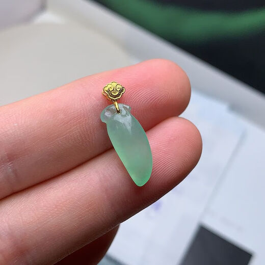 DL 1998 Fat Donglai same style 18k plated universal buckle gold auspicious cloud Buddha Goddess of Mercy Ruyi small pendant jade pendant buckle pendant diy Ruyi buckle