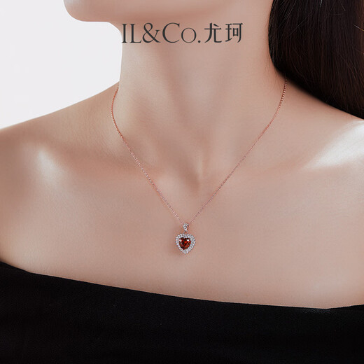 IL&CO Youke Love Necklace for Women Natural Garnet Pendant Heart-Shaped Clavicle Chain Birthday and Valentine's Day Gift for Girlfriend Garnet Pendant with Silver Chain + Love Gift Box