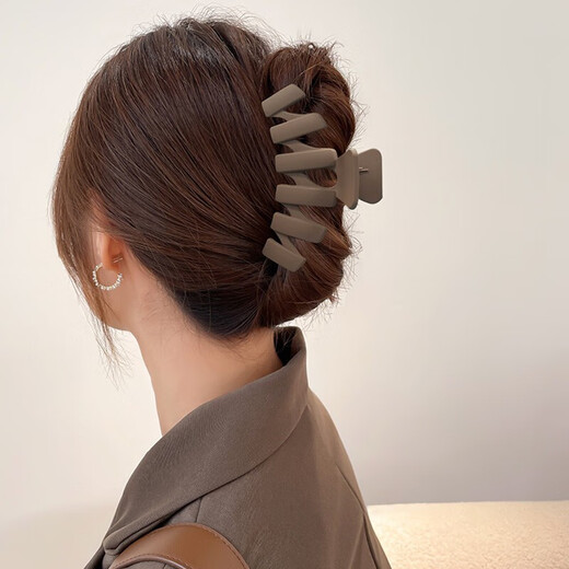 Xiangwan Korean internet celebrity simple hair clip grab clip for female large shark versatile clip available in all seasons Coffee color clip