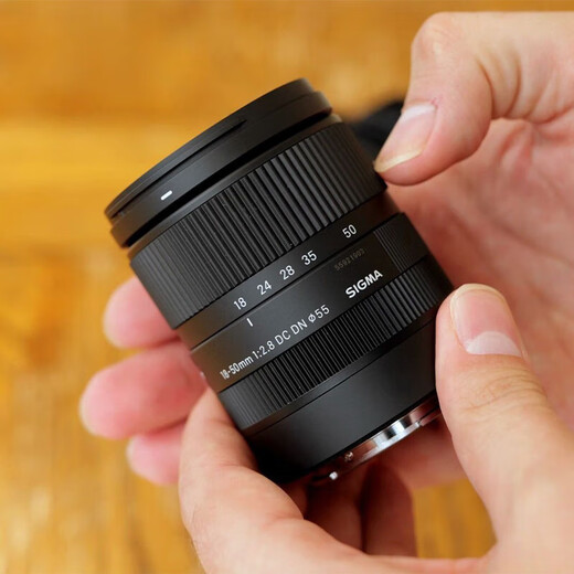 SIGMA 18-50mm F2.8 DC DN Fuji X mount half-frame mirrorless landscape portrait standard zoom lens professional photography large aperture