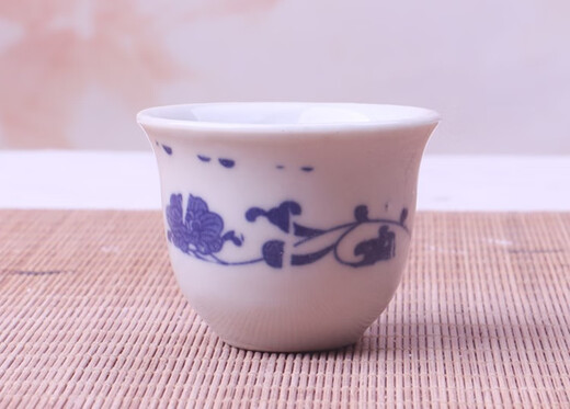 Bai Chunbao July and a half ancestor worship wine cup tribute wine cup white wine cup ceramic retro small wine cup sacrificial wine cup dance way single cup about 20 millimeters * 10