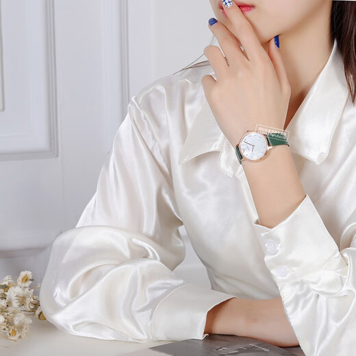 
Emporio Armani watch women, classic small green watch fashionable casual quartz watch, gift for girlfriend on Valentine's Day, small green watch belt AR11150 [small quantity arrives]