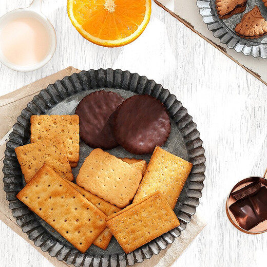 
Macchi Xinxin Malaysia imported biscuit gift jar exquisite barrel gift box must have multi-flavor casual snacks for holiday gifts Domis (gift bag) 700g
