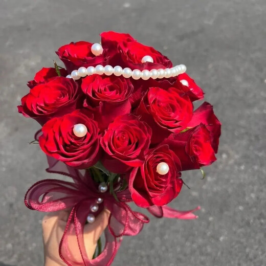 Neue chinesische Stil rote Rosenknospe simulierte rosa Blume Hochzeit Fotografie Fotografie Braut Braut Hochzeit Engagement Haltet Flower Pearl Rose