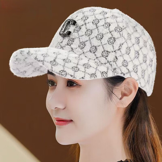 Douqian Hat Women's New Autumn and Winter Baseball Cap Women's Fashionable and Versatile Fashion Peaked Hat Winter Furry Warm Hat Black Adjustable