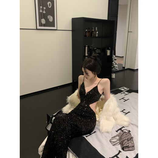 Hiver Black Shiny Suspenten Robe avec femme de style féminin Sexy Temperament Design Backless Niche Robe Black [Version 3888] S
