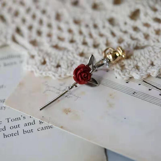 Stanwyck 2024 Rose Gentle Temperament Three-dimensional Rose Brooch Retro Pin Brooch Suit Accessories Gift Rose Brooch