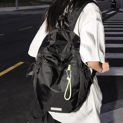 Französische, Deutsche und Festland schwarzer Rucksack Herren kleiner leichtes Reise -Rucksack täglich Outdoor Pendeln Solid Color Schoolbag Frauen Nischenstil Jinxi1048 Schwarz