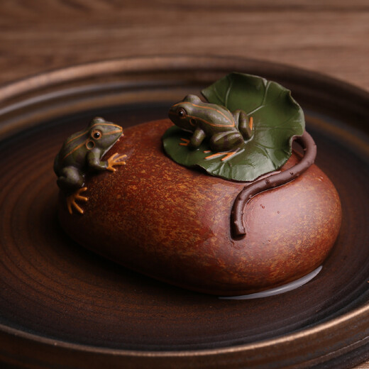 Hundred-year-old Yixing original ore purple clay tea pet ornament frog can be raised by the famous master Chen Zhen fully handmade tea play creative Kung Fu tea set with collection certificate